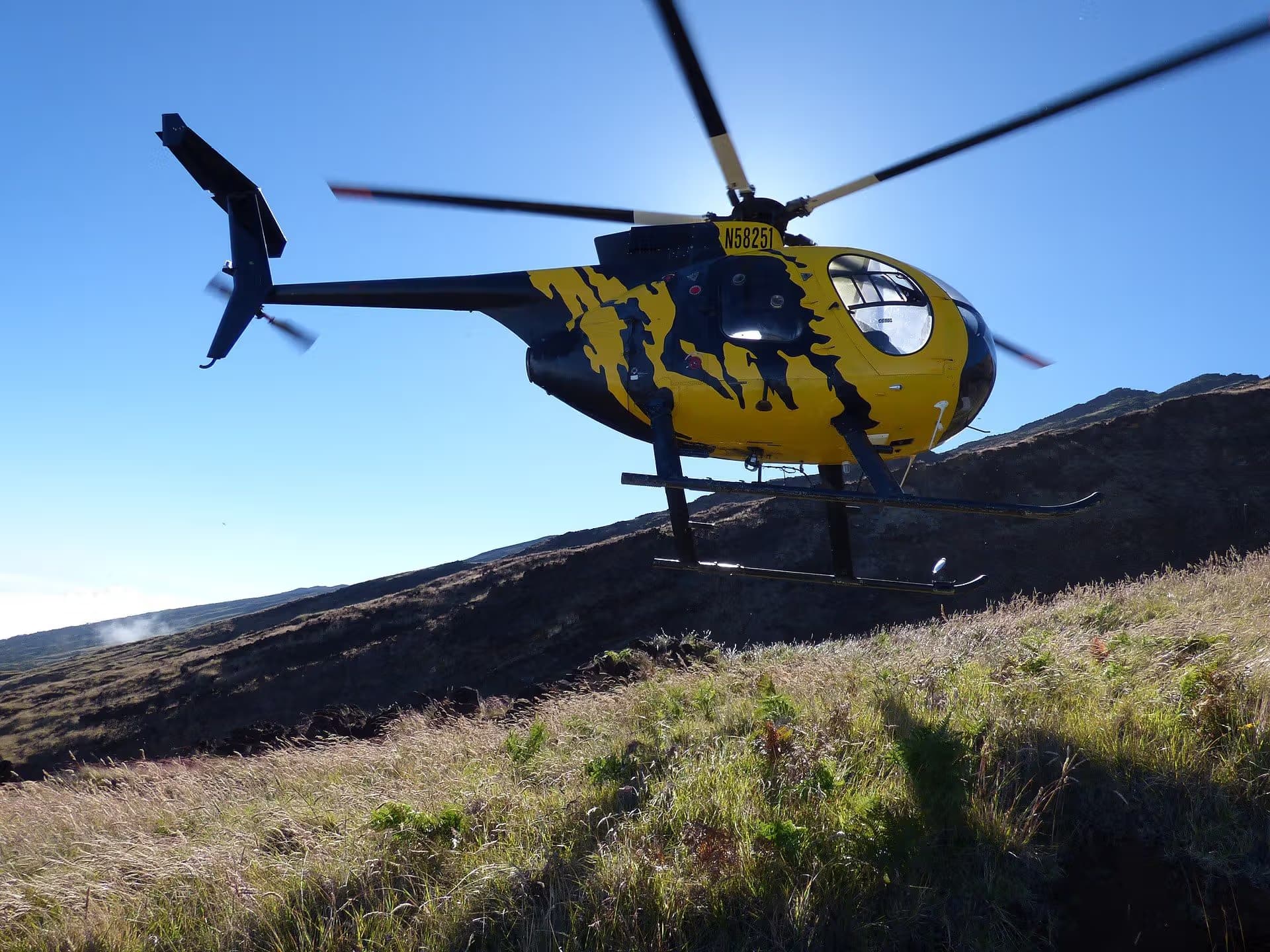 N58251 — Helicopter