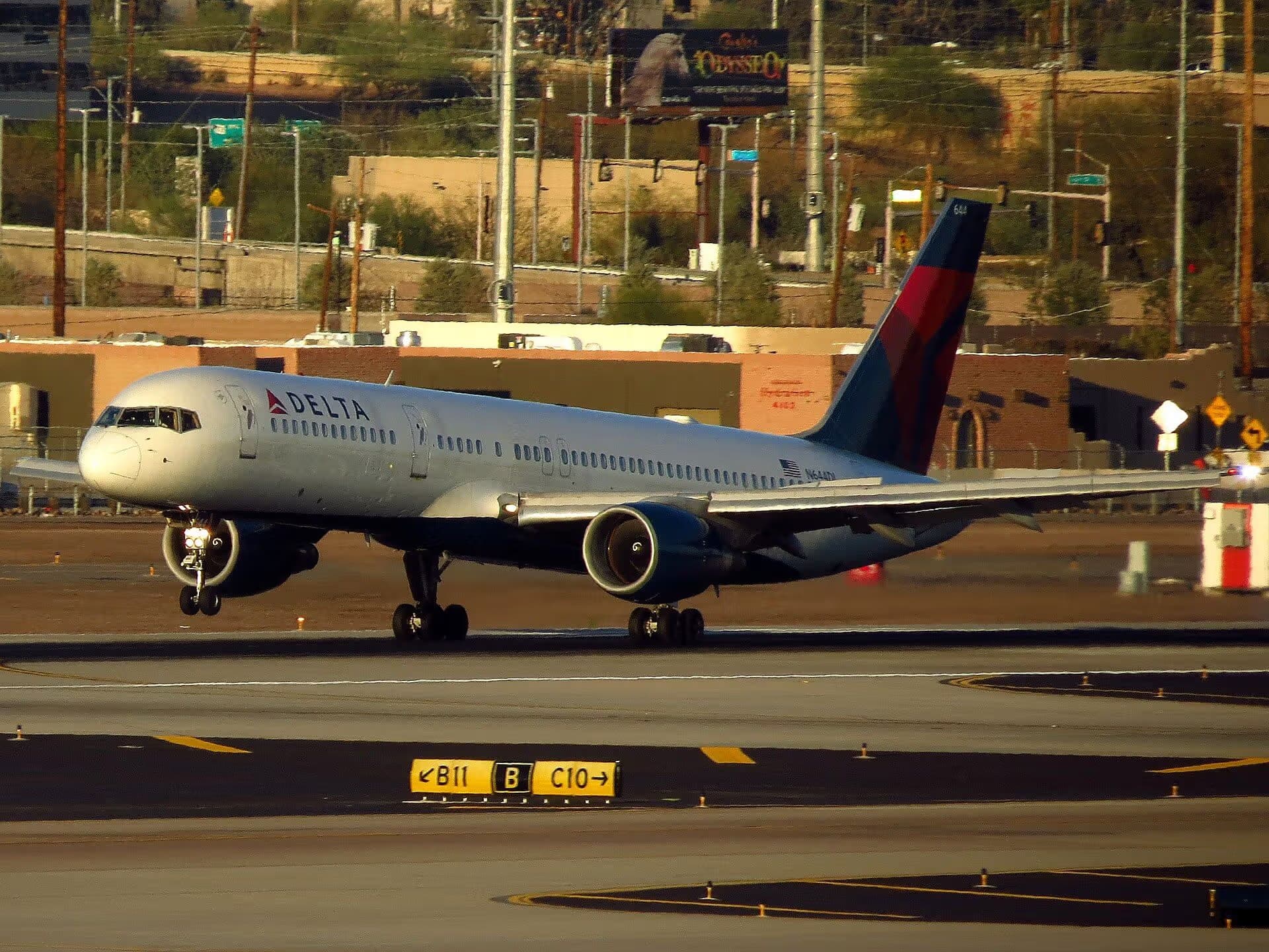 N644DL — Twin-engine aircraft