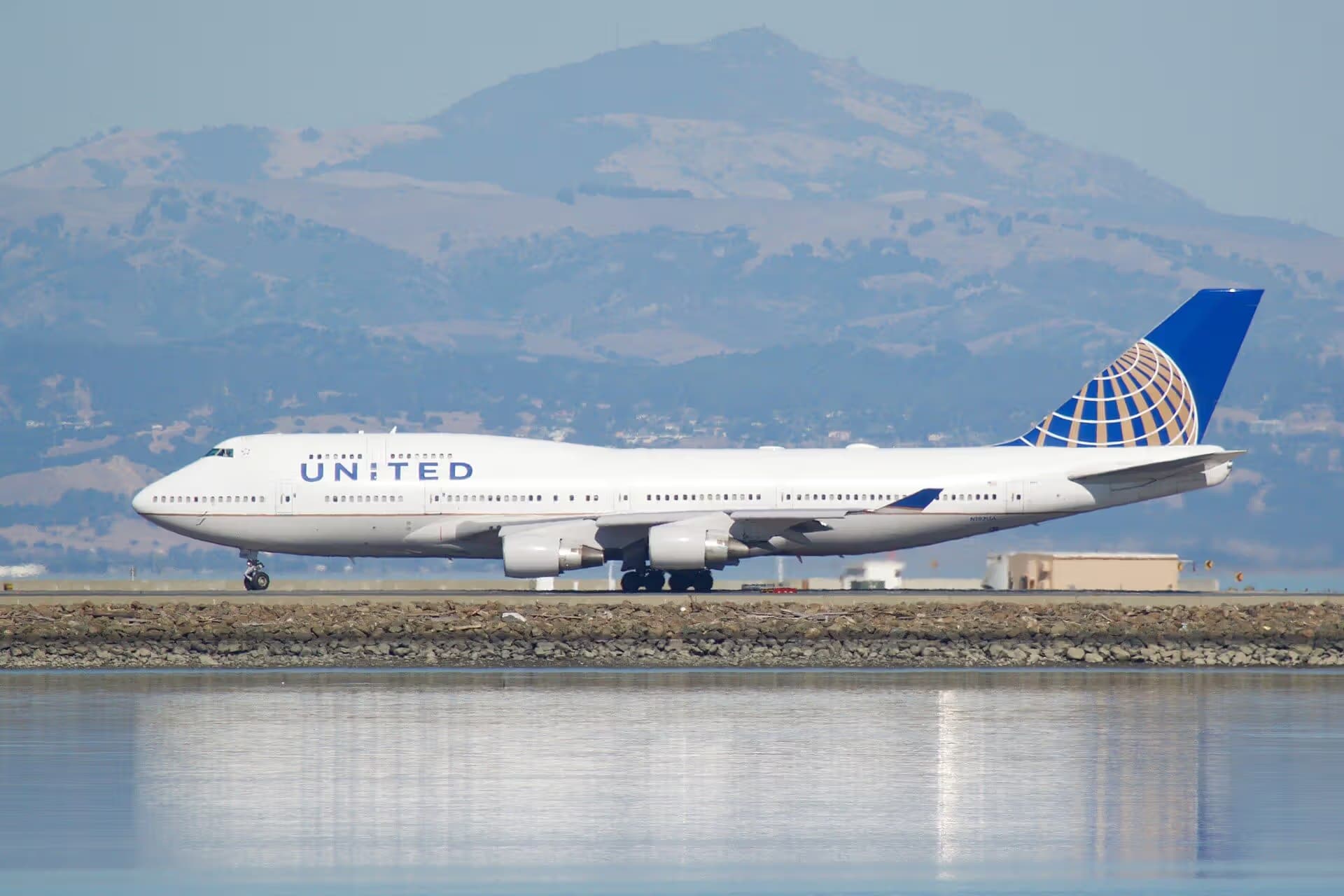 N197UA — Boeing