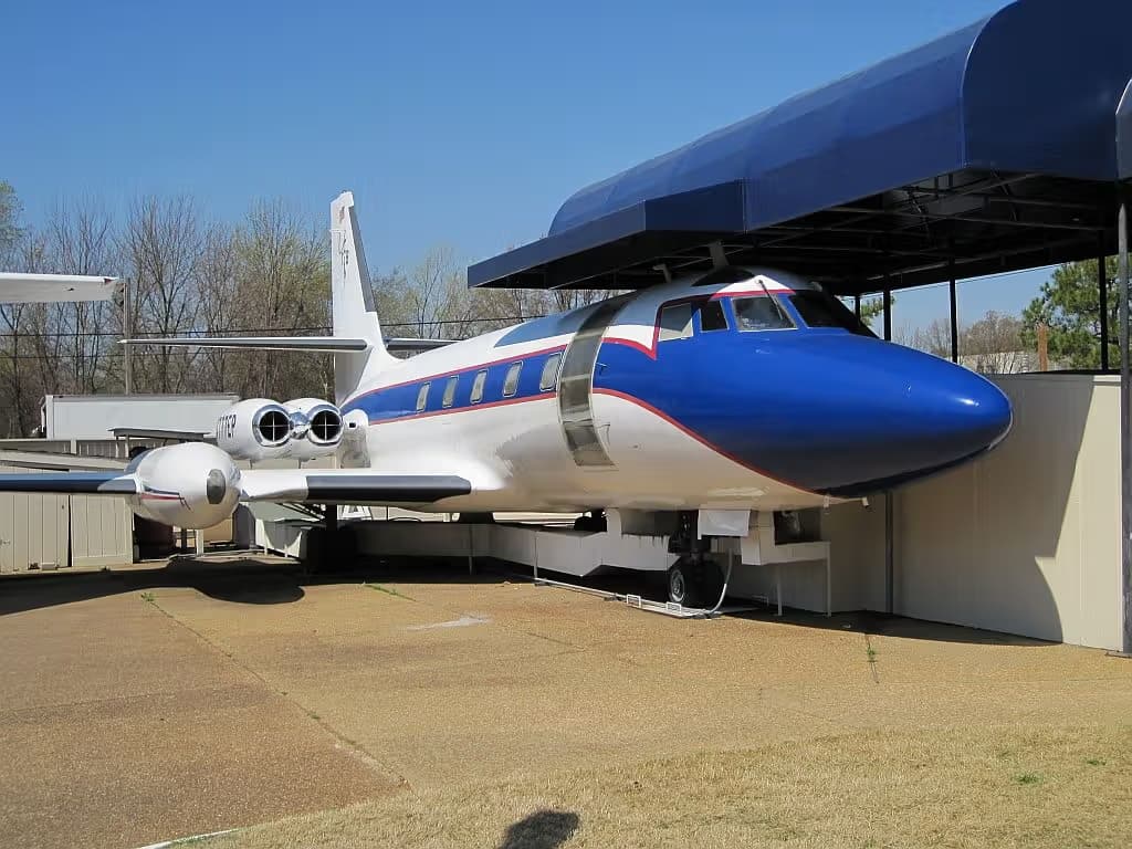 Unidentified — Business jet
