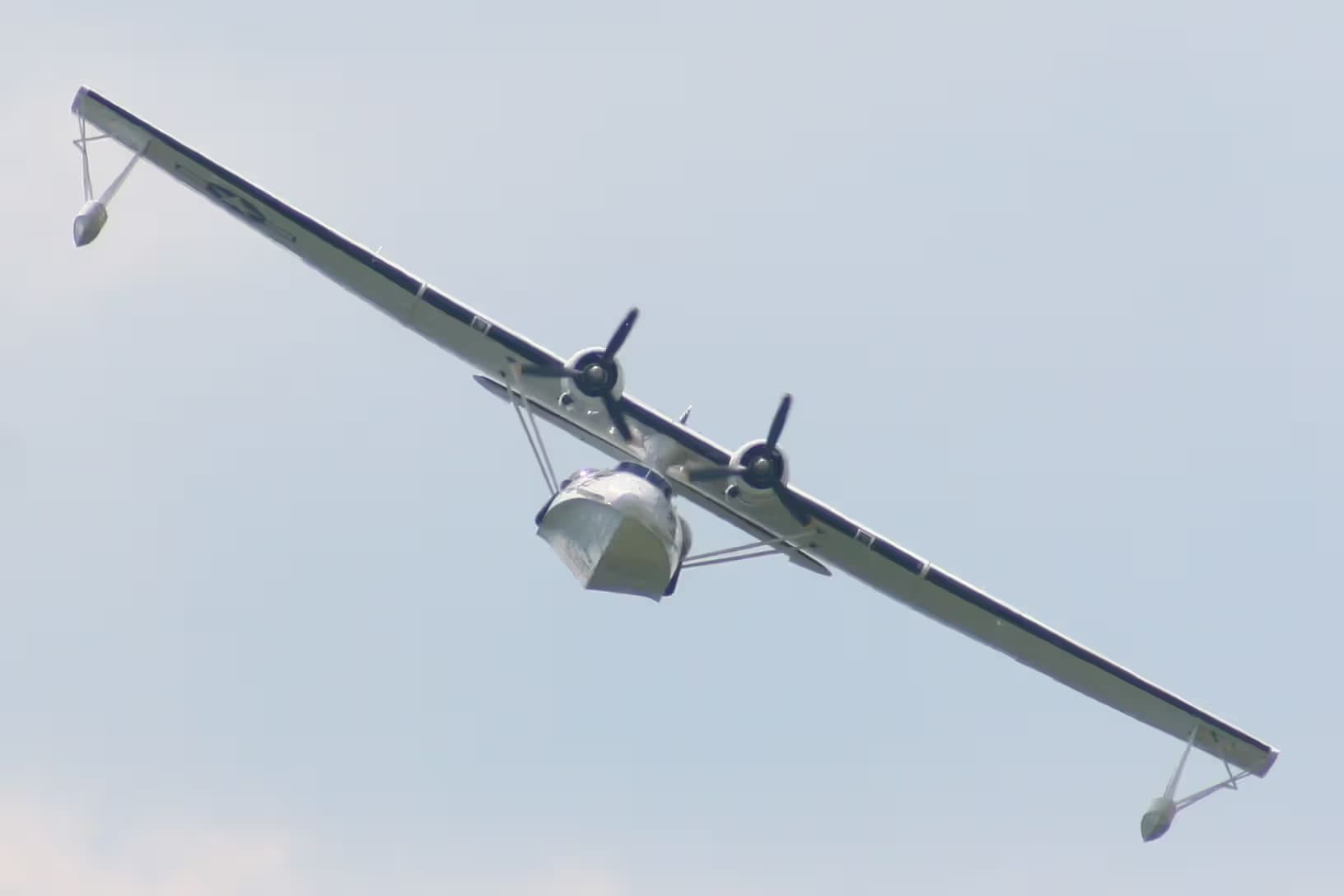 Unidentified — Twin-engine aircraft