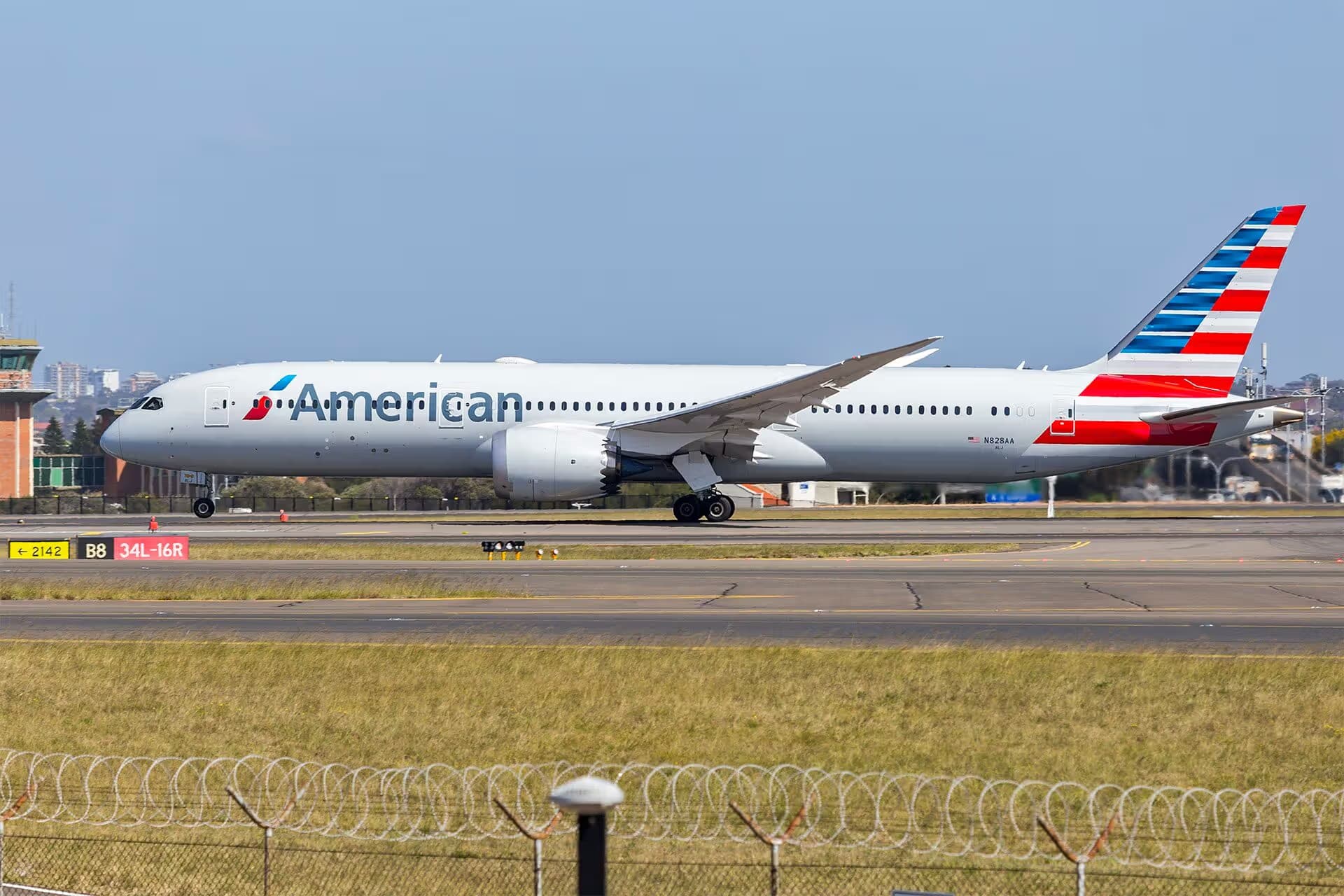 N828AA — Boeing