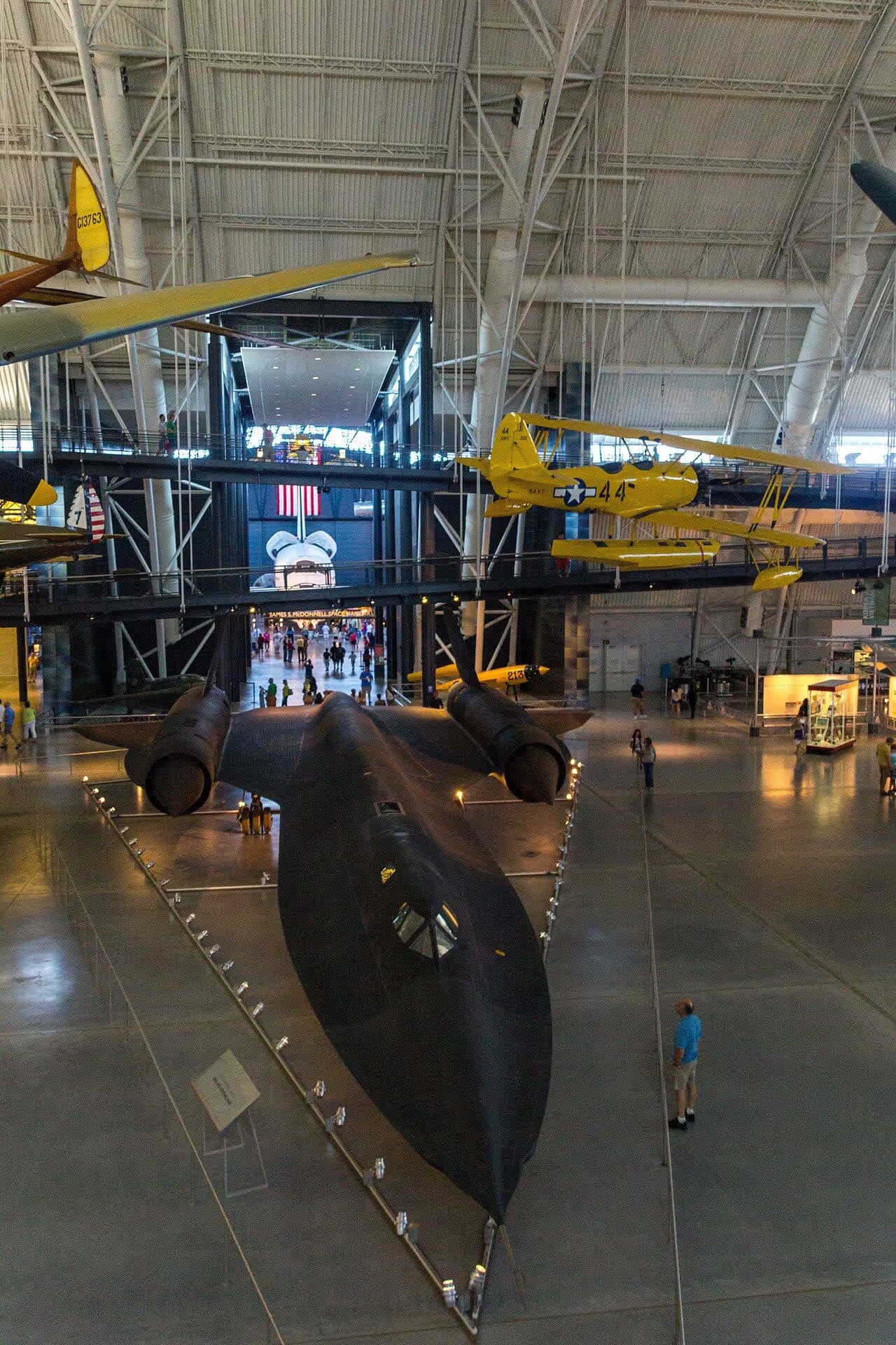 Unidentified — Twin-engine aircraft