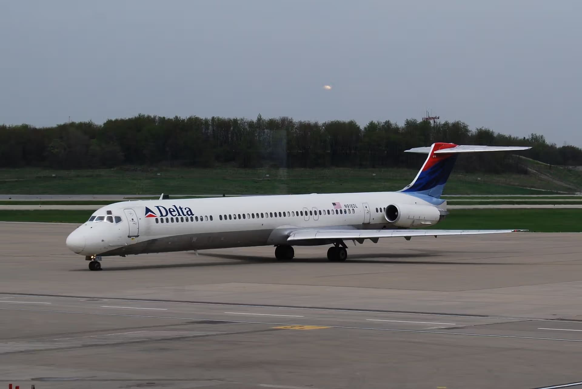 N916DL — Boeing