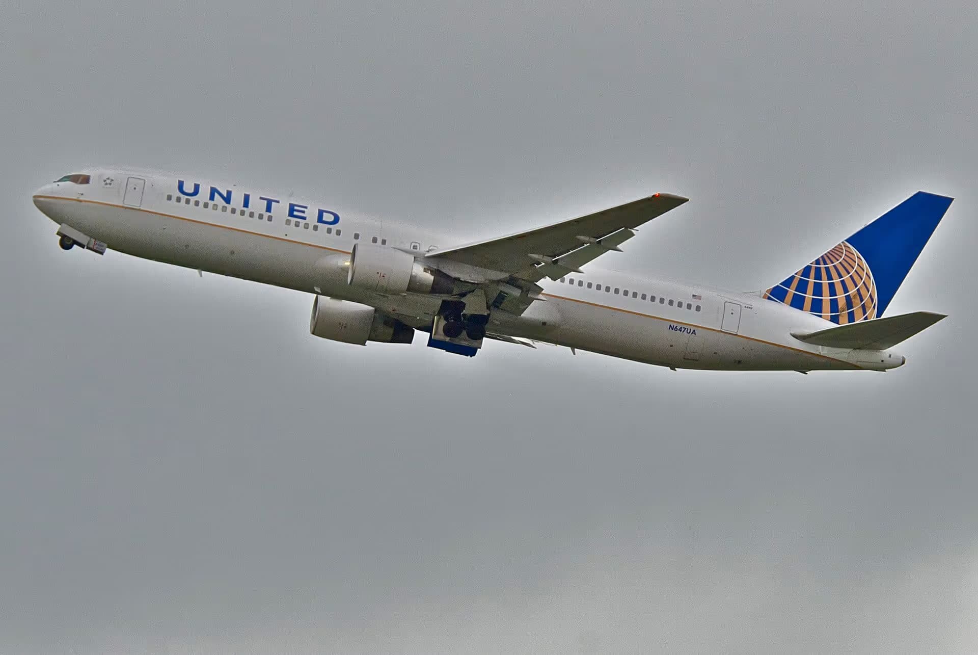 N647UA — Boeing