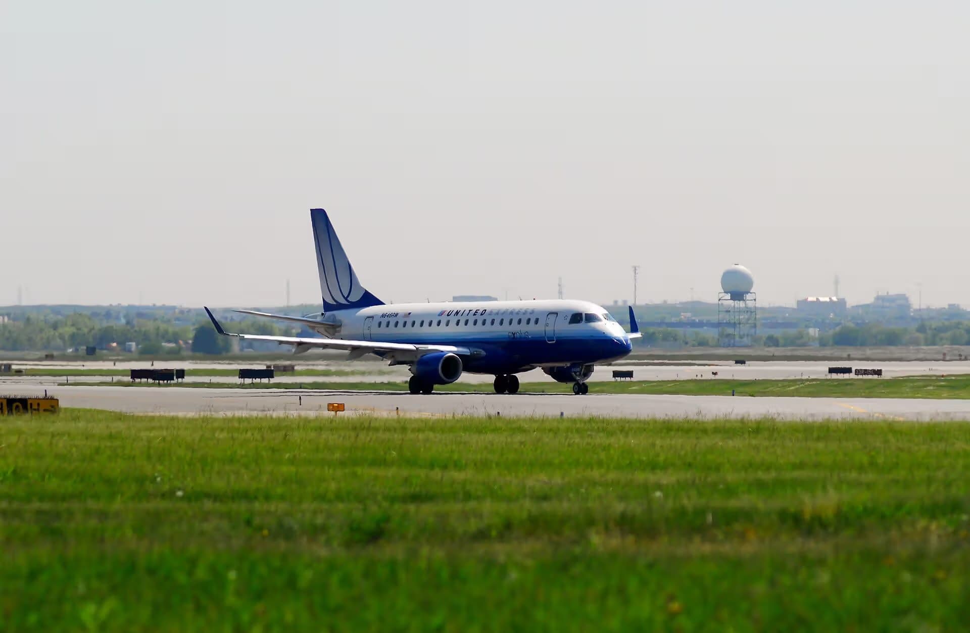 N646RW — Twin-engine aircraft