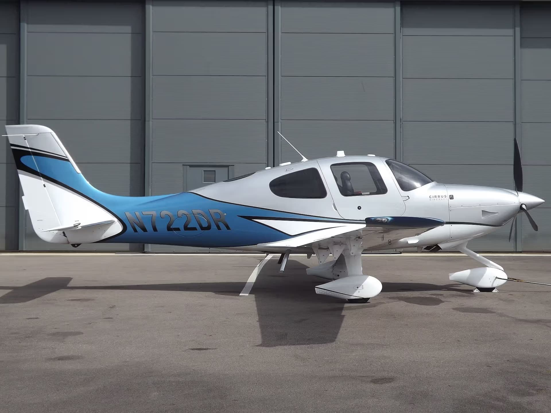N722DR — Cirrus