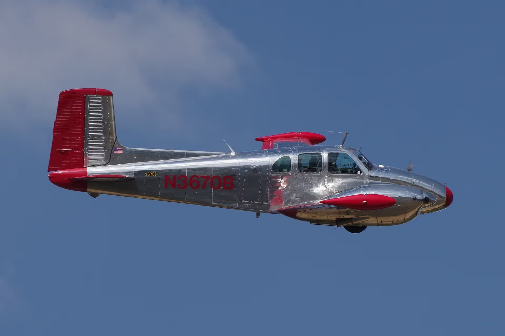 N3670B — Twin-engine aircraft