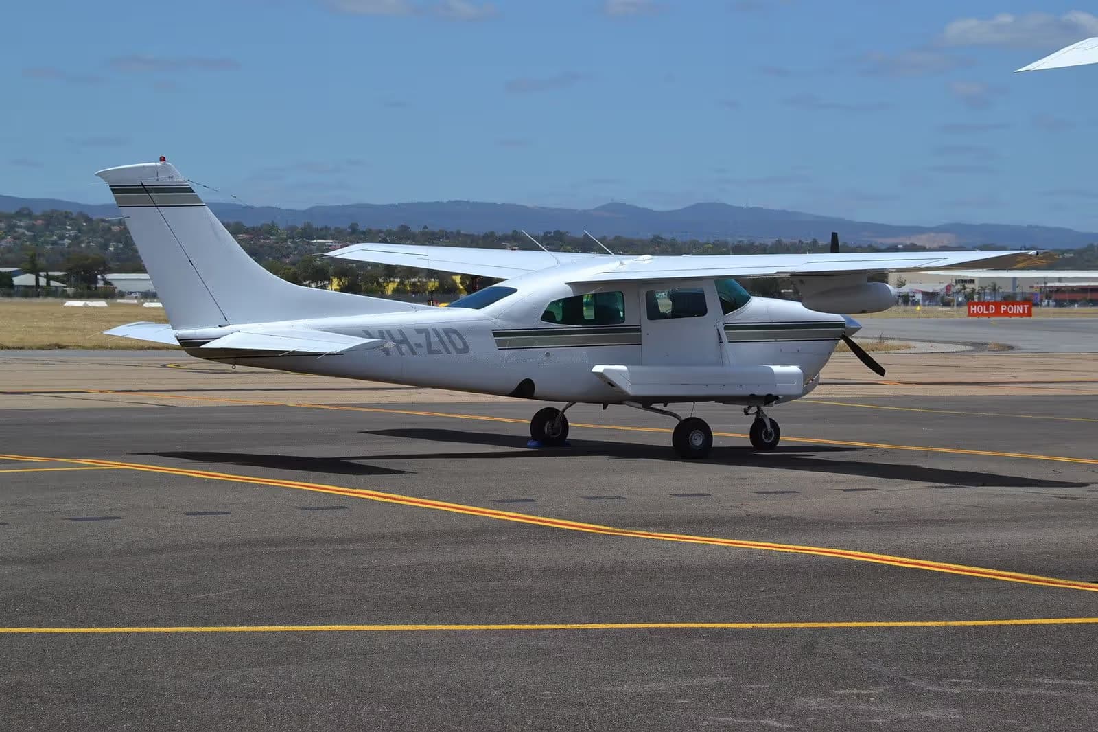 VH-ZID — Cessna