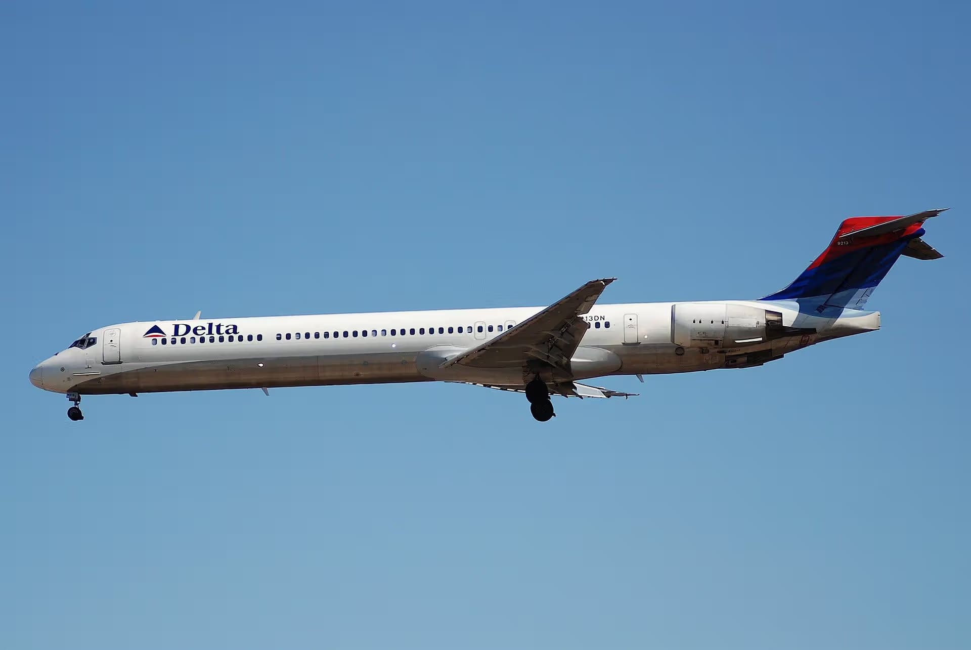 N913DN — Douglas