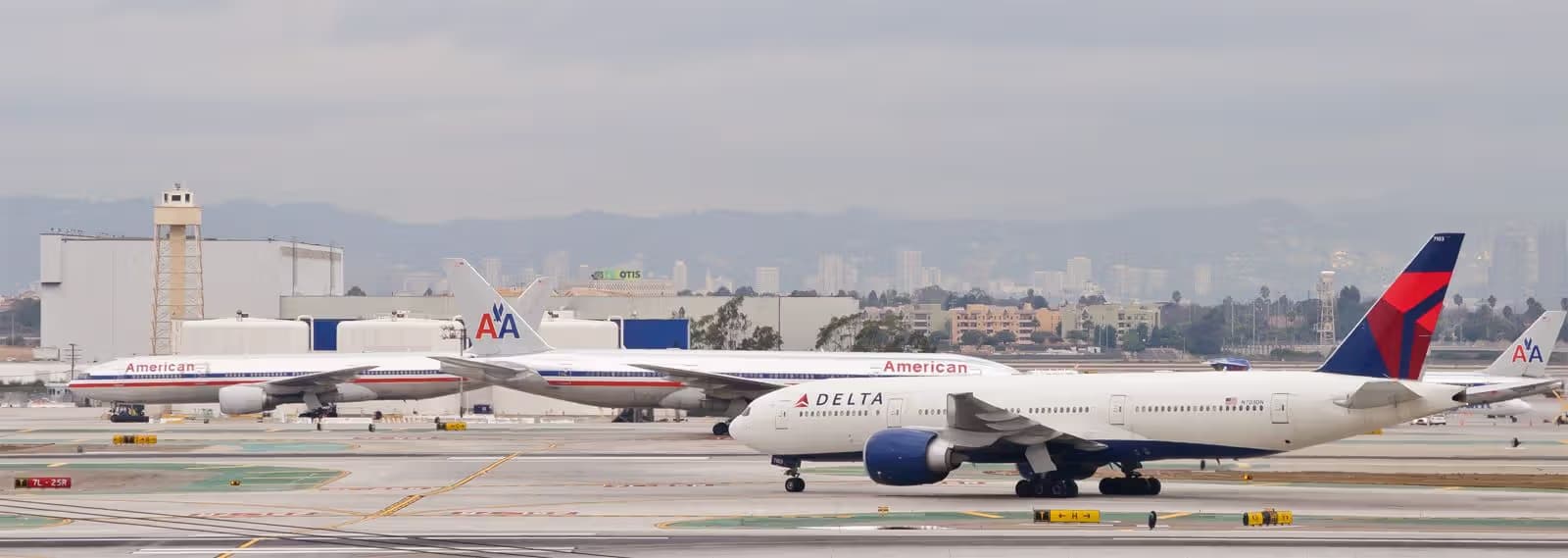 N703DN — Twin-engine aircraft