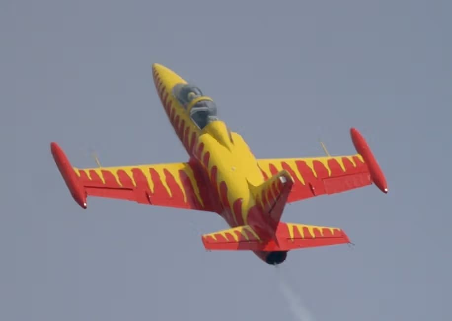 Unidentified — Single-engine aircraft