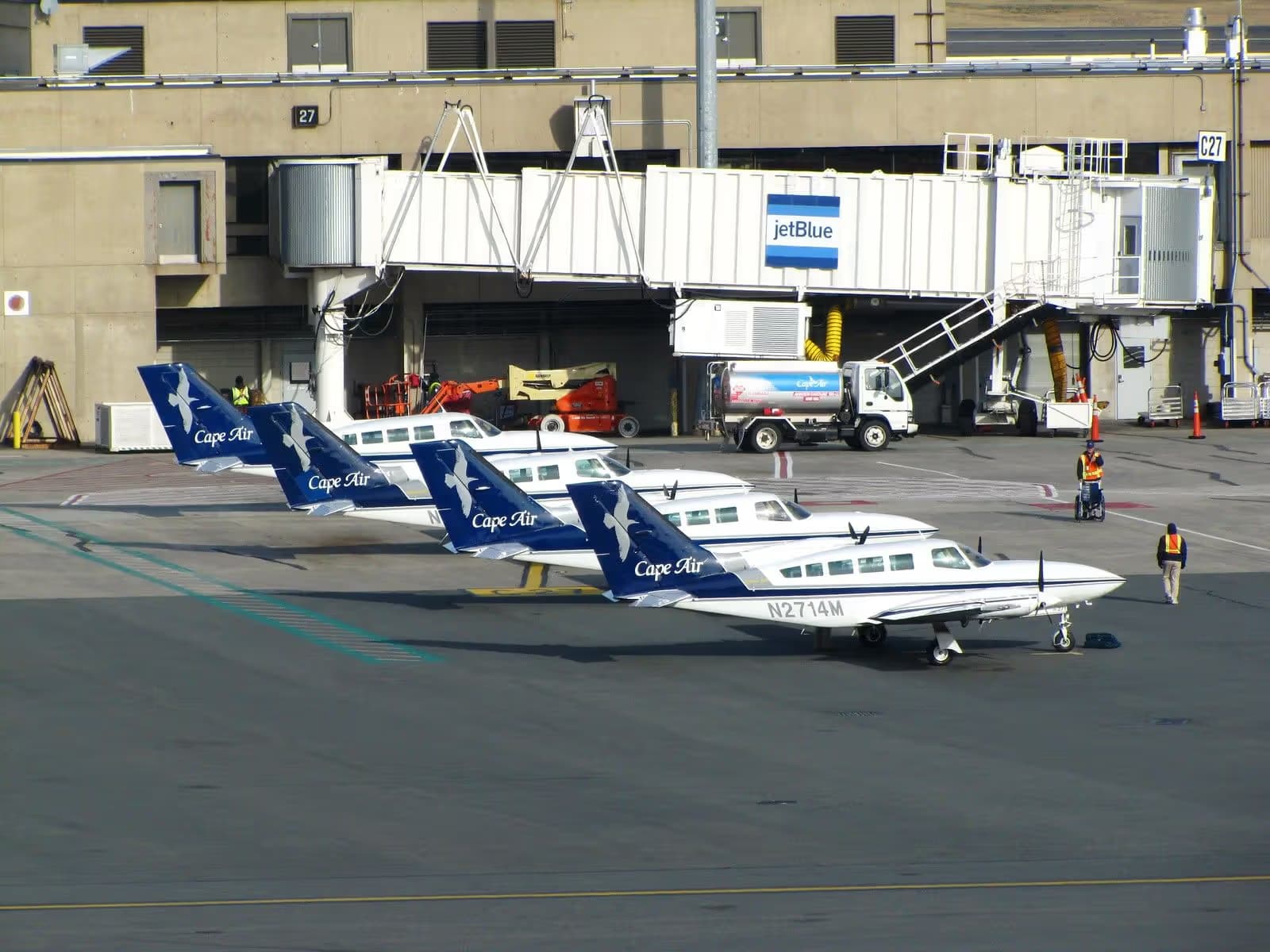 N2714M — Twin-engine aircraft