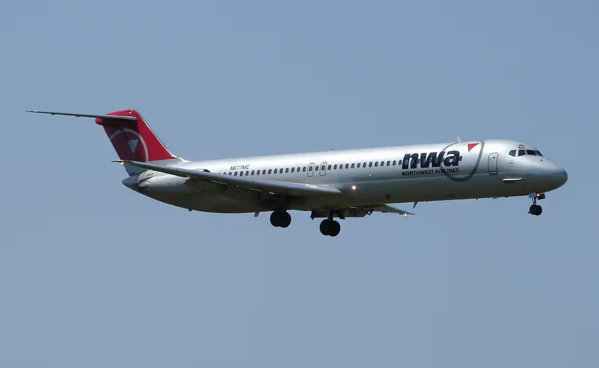 N677MC — Douglas