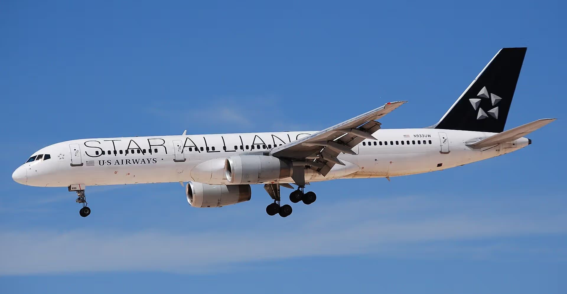 N933UW — Twin-engine aircraft