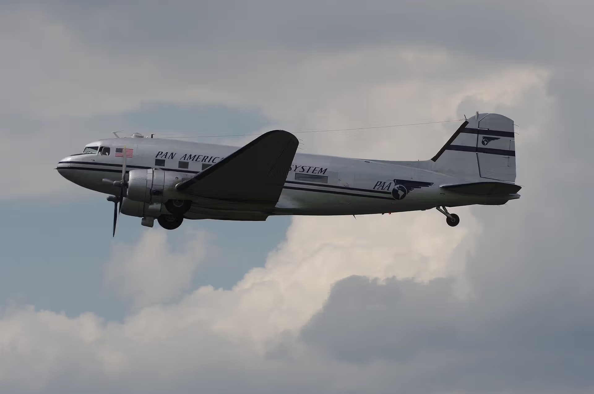 N877MG — Twin-engine aircraft