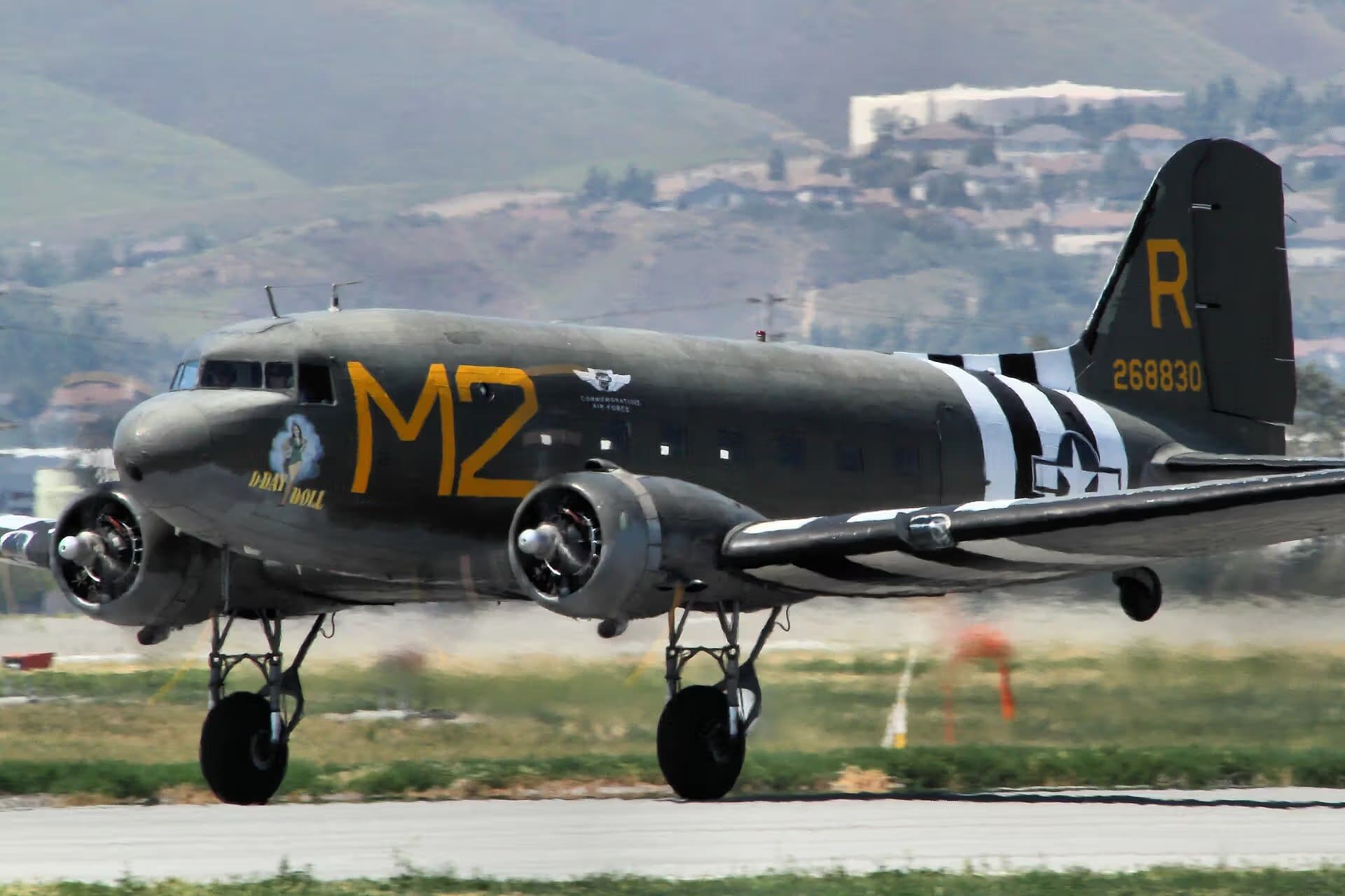 Unidentified — Twin-engine aircraft