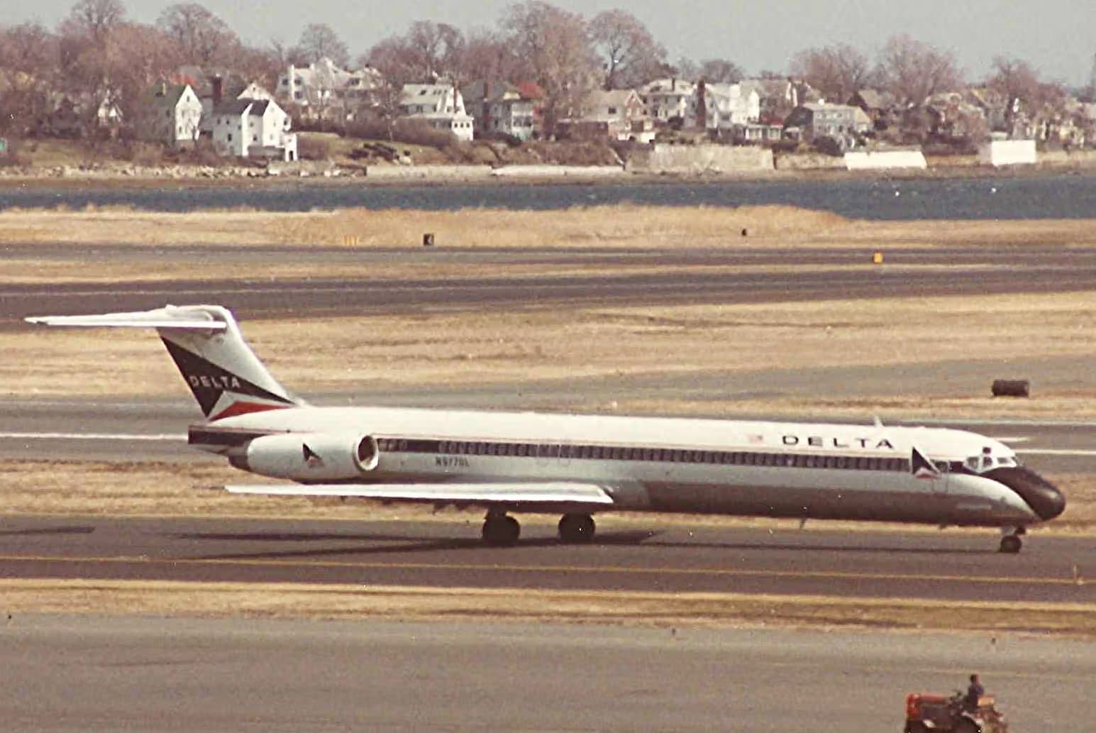 N977DL — Aircraft
