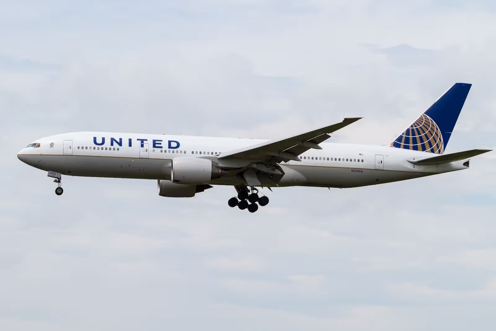 N213UA — Boeing