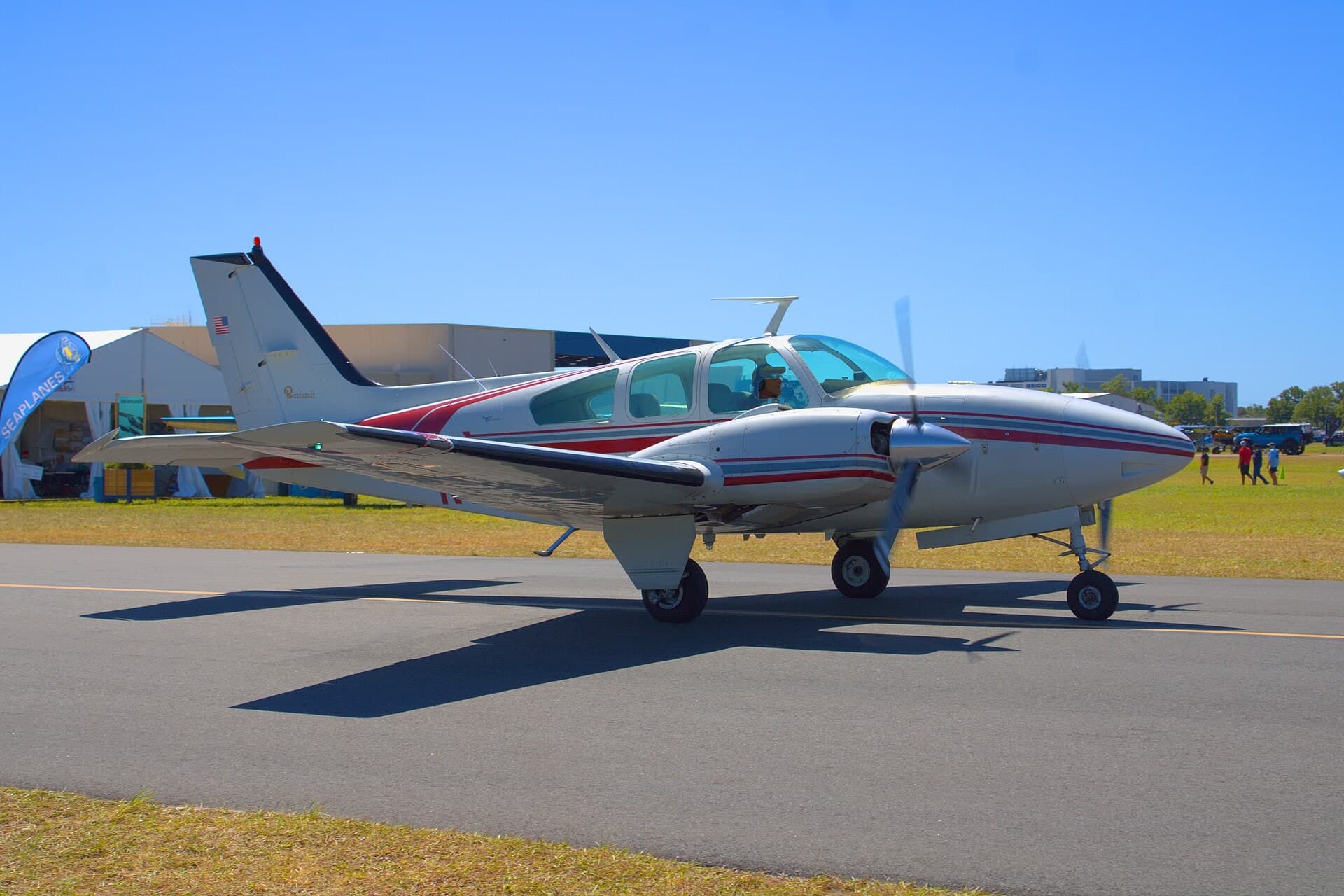 N5437U — Twin-engine aircraft