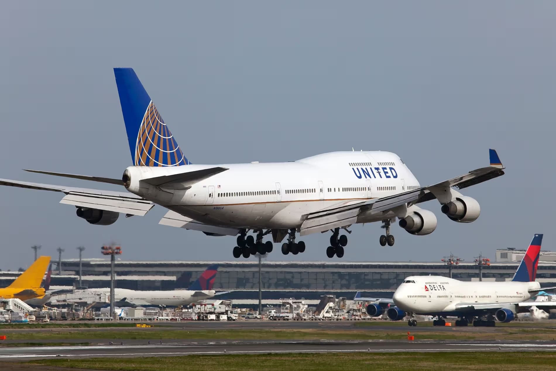 N180UA — Boeing