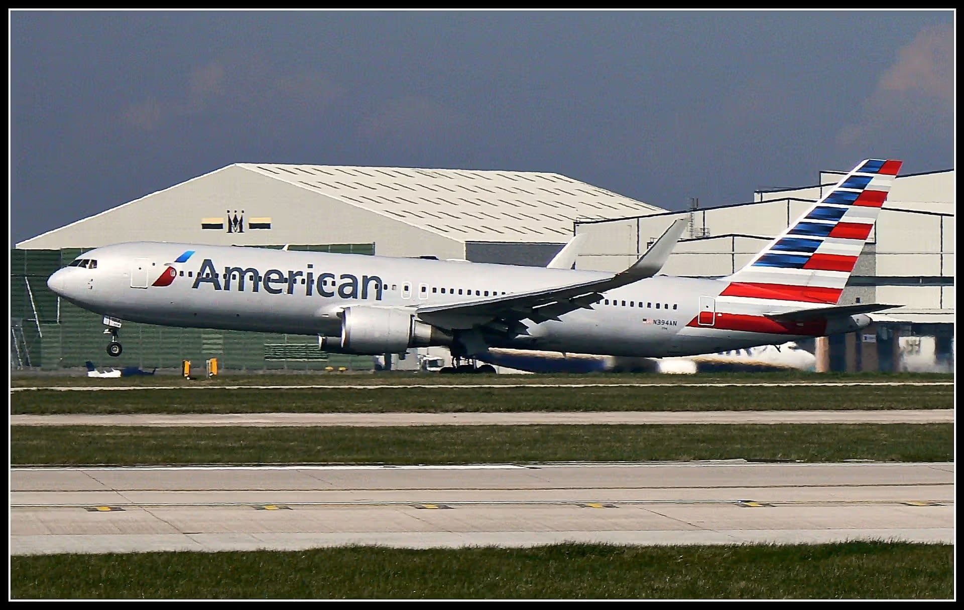 N394AN — Boeing