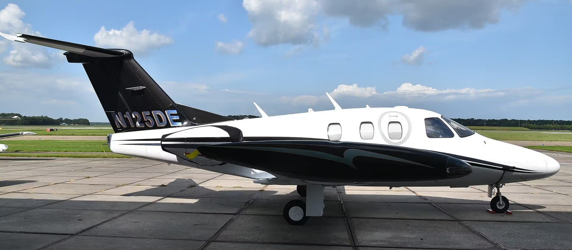 N125DE — Business jet