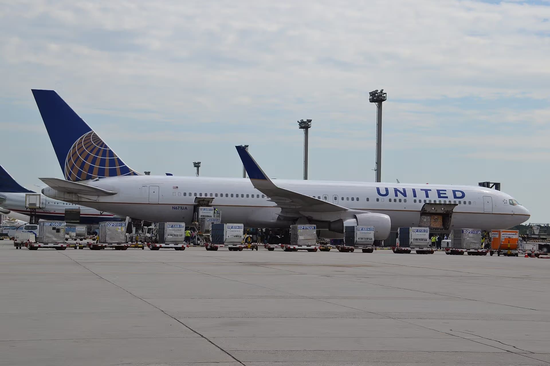 N671UA — Boeing