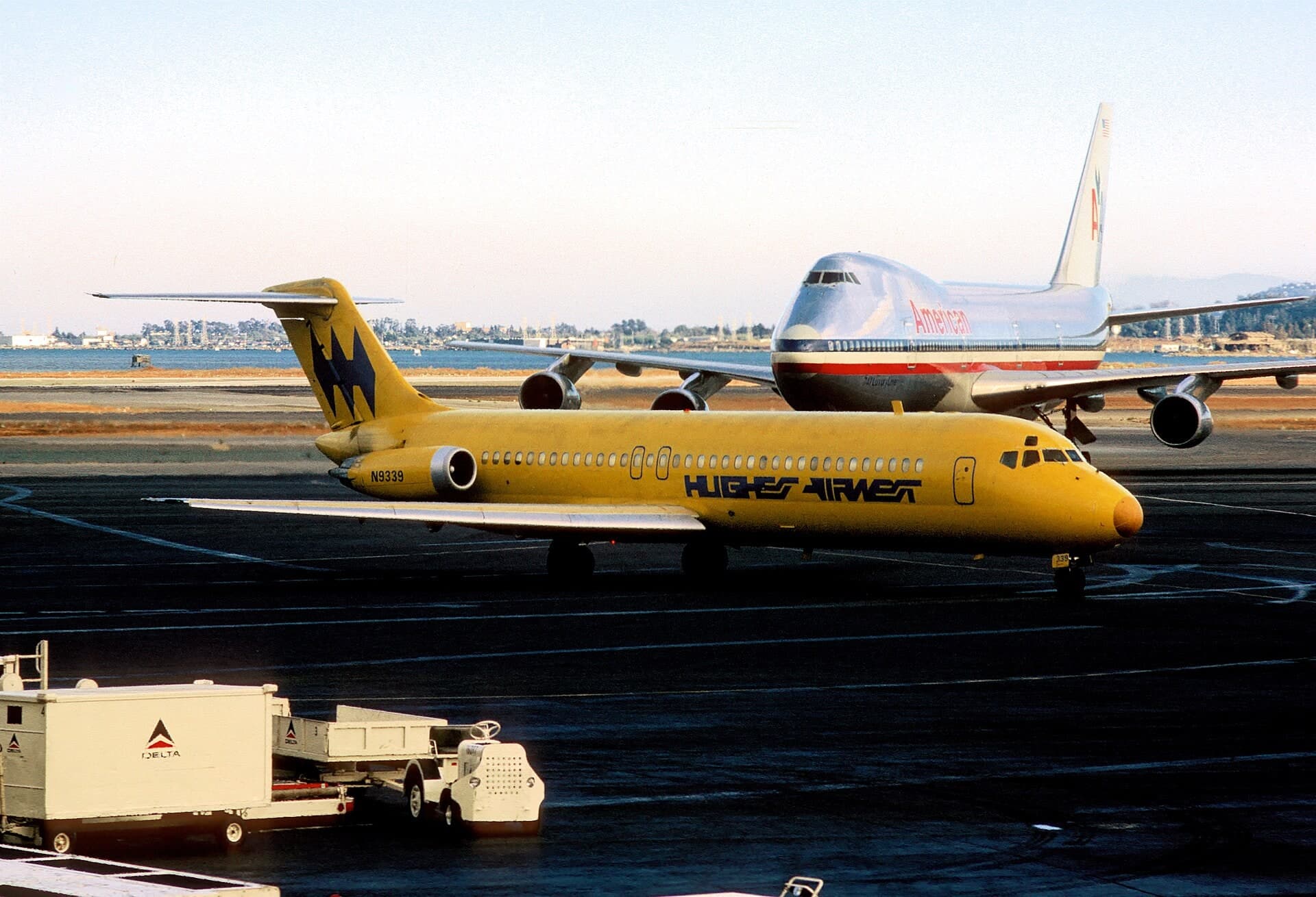 N9339 — Twin-engine aircraft