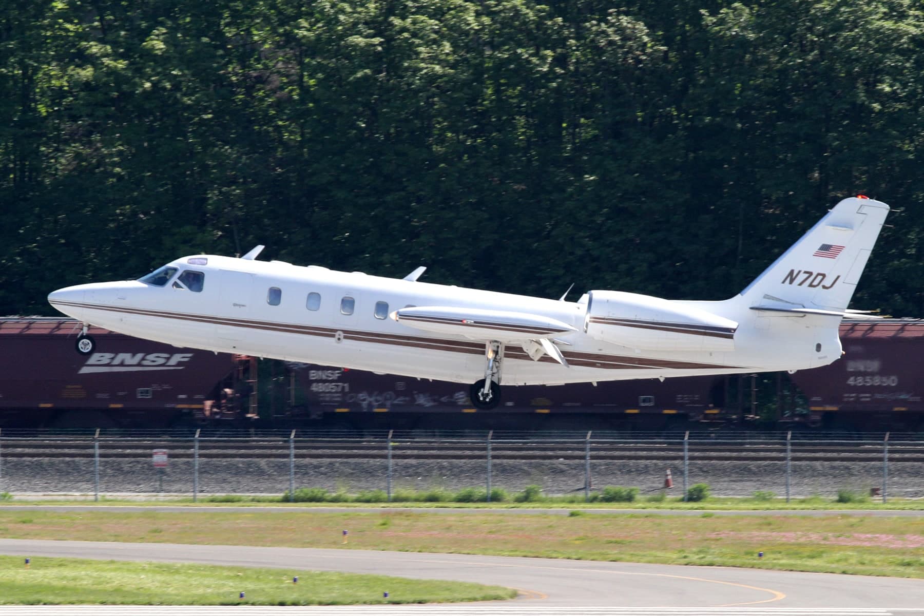 N7DJ — Business jet