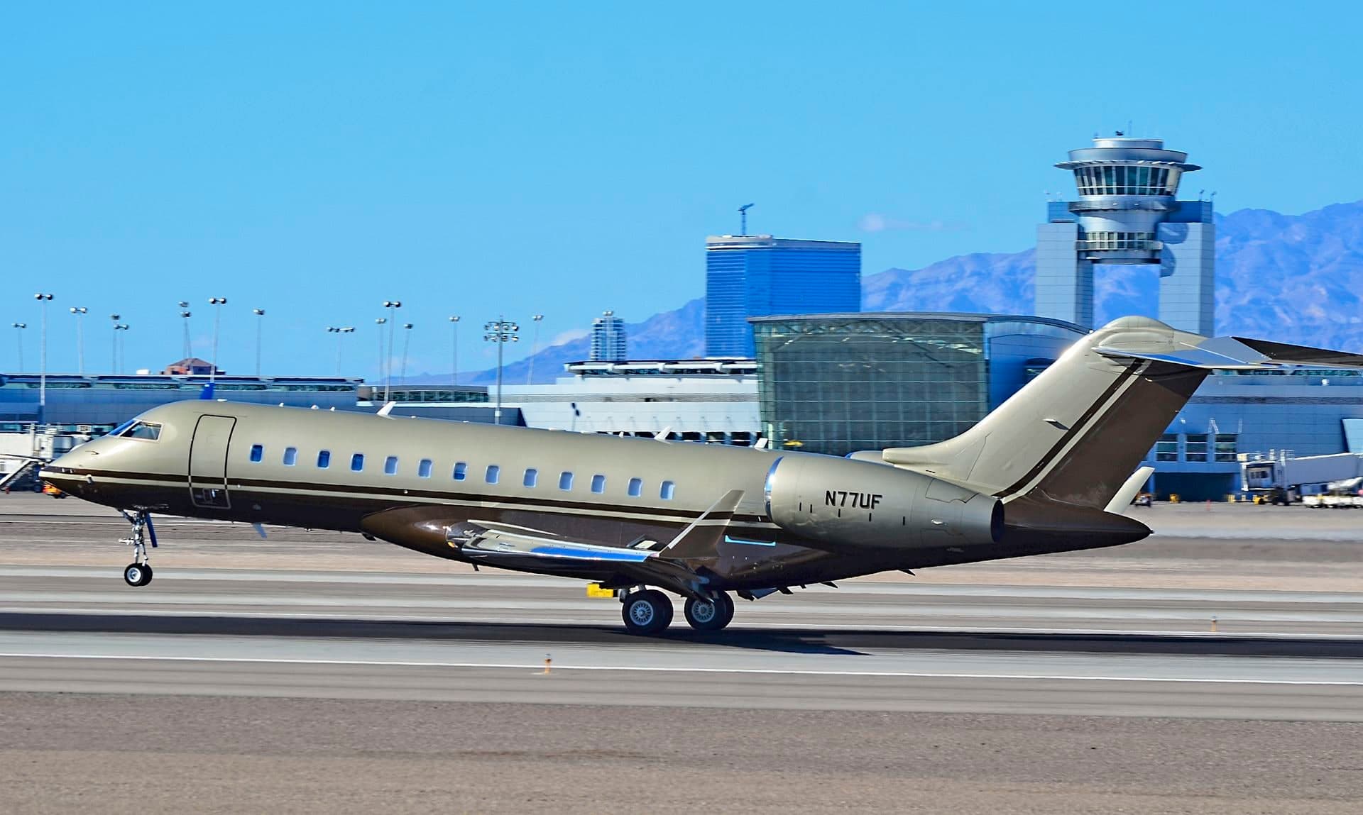 N77UF — Business jet