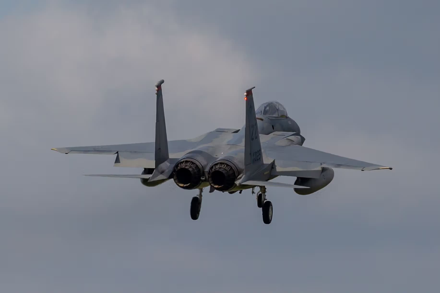 Unidentified — Twin-engine aircraft