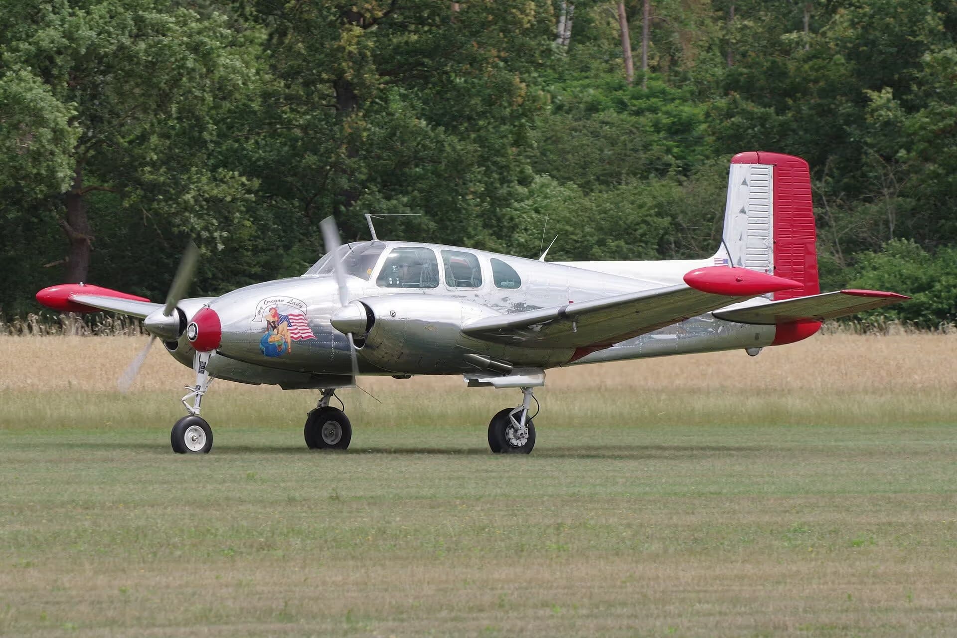 N3670B — Twin-engine aircraft
