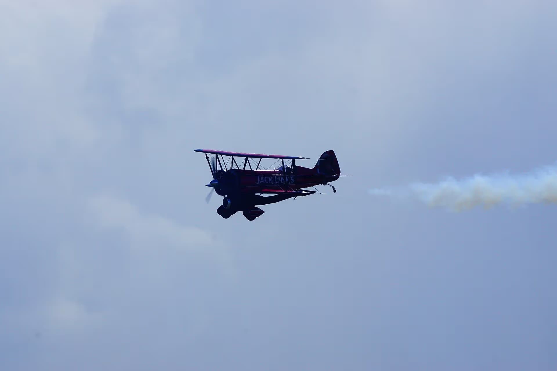 Unidentified — Single-engine aircraft