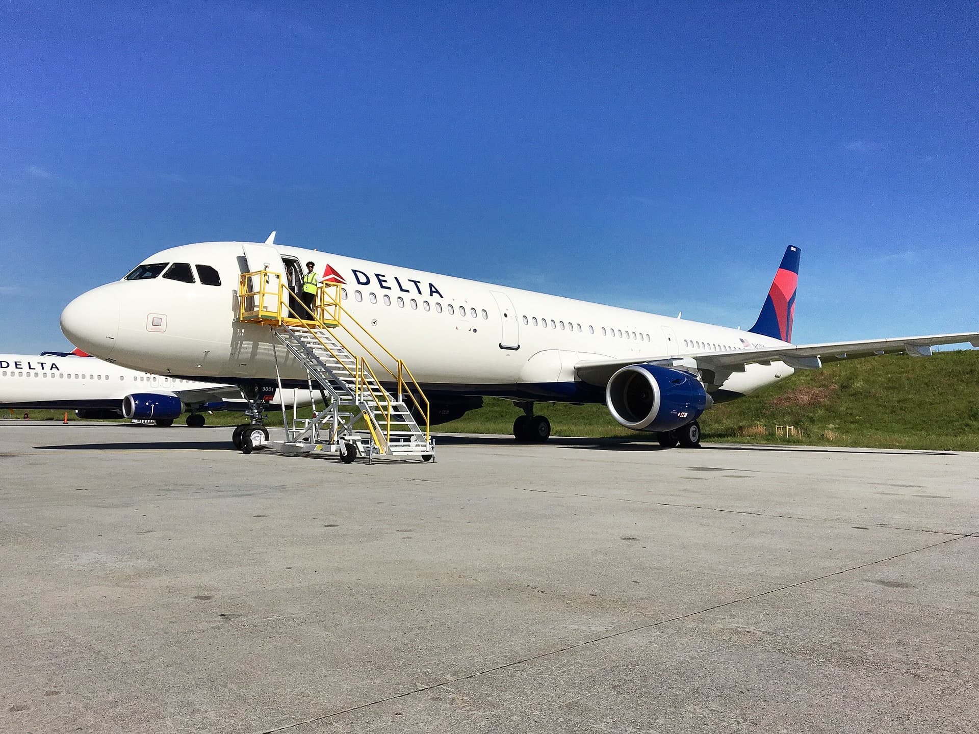 N301DN — Twin-engine aircraft