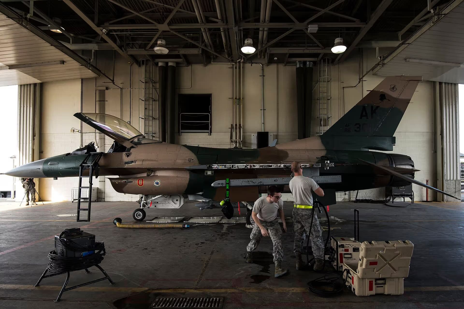 Unidentified — Single-engine aircraft