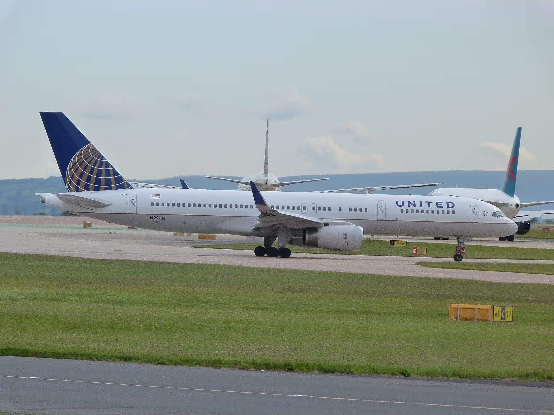 N29124 — Twin-engine aircraft