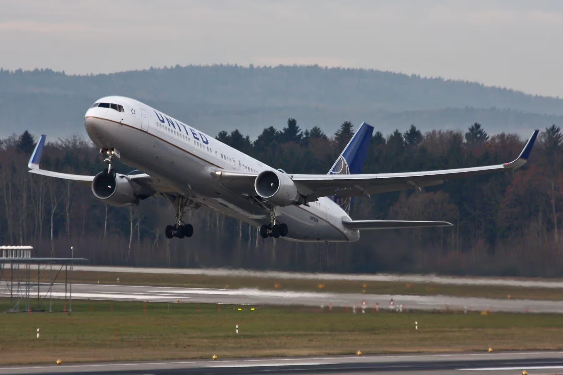 N670UA — Boeing