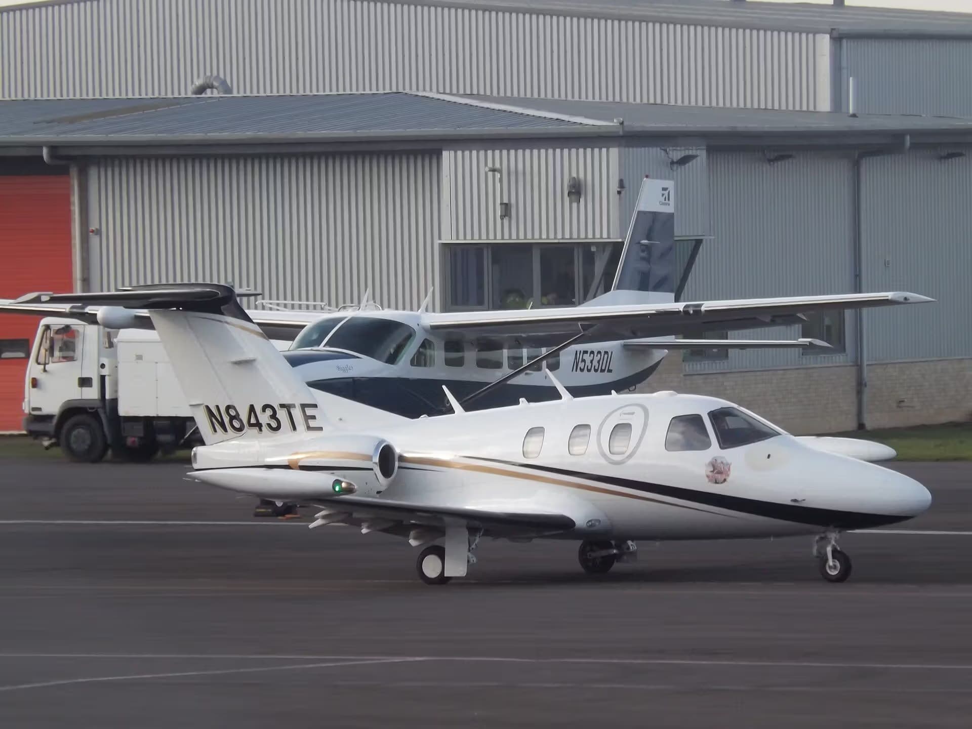 N843TE — Twin-engine aircraft