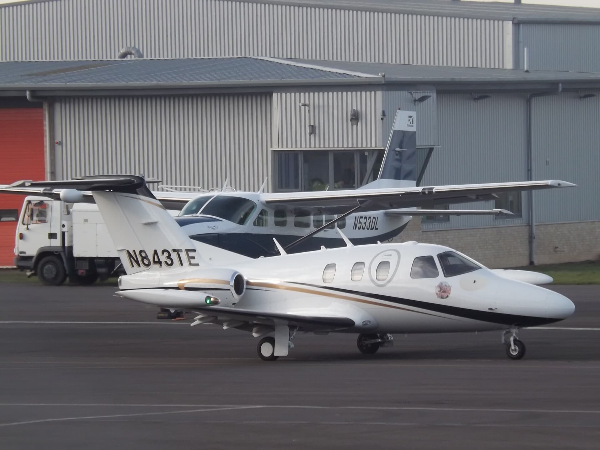 N843TE — Twin-engine aircraft