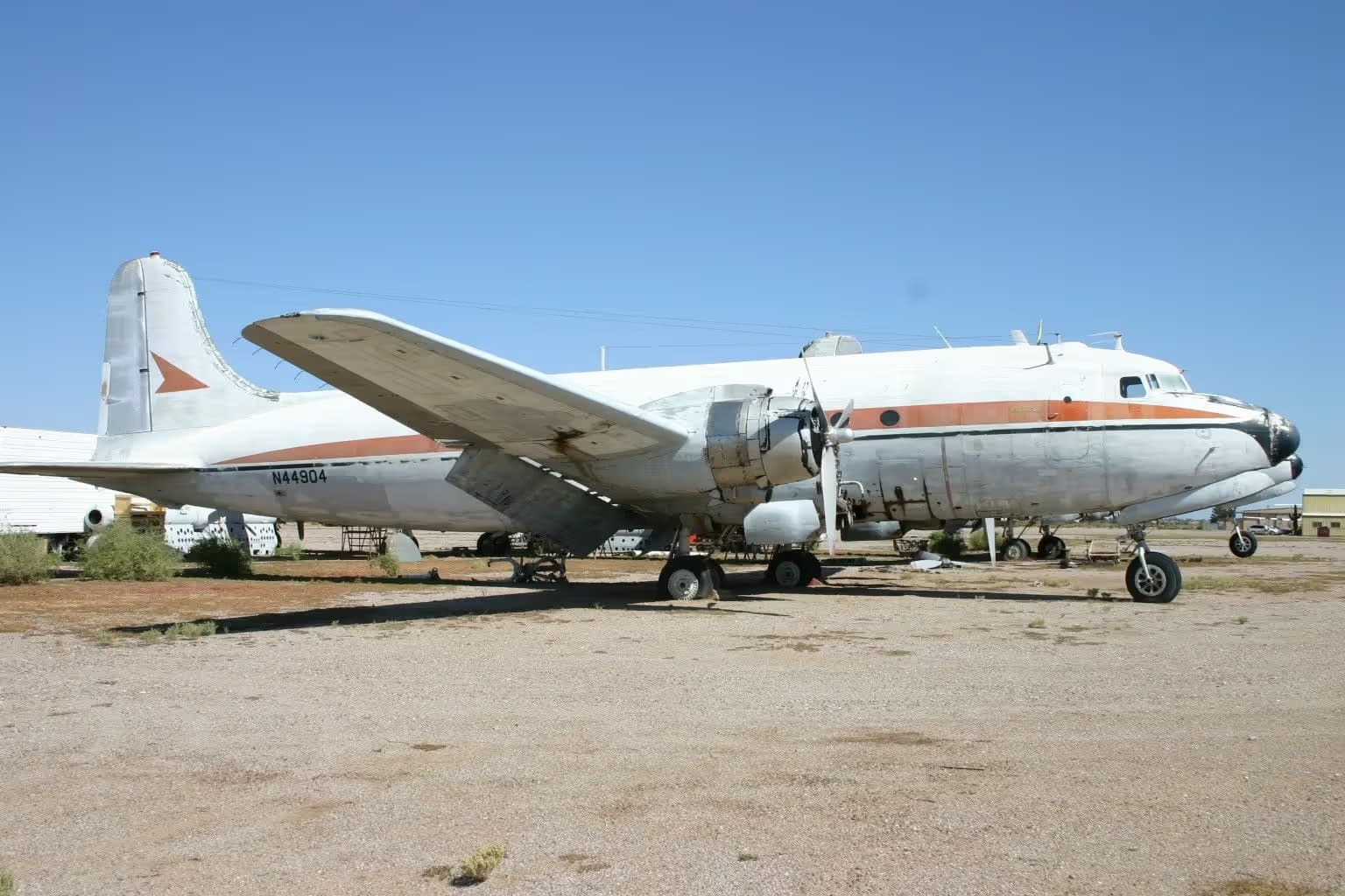 N44904 — Twin-engine aircraft