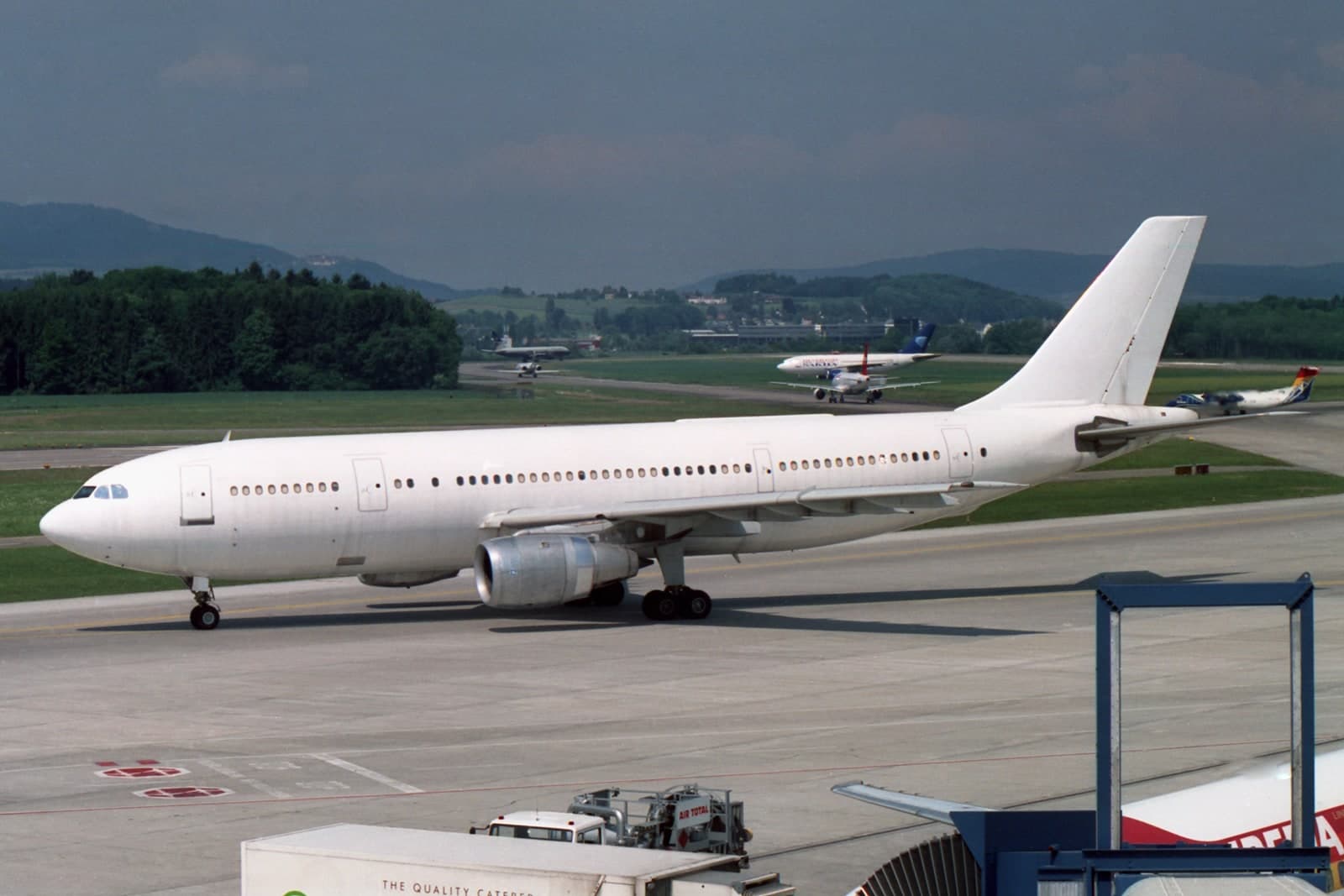 N68173 — Twin-engine aircraft