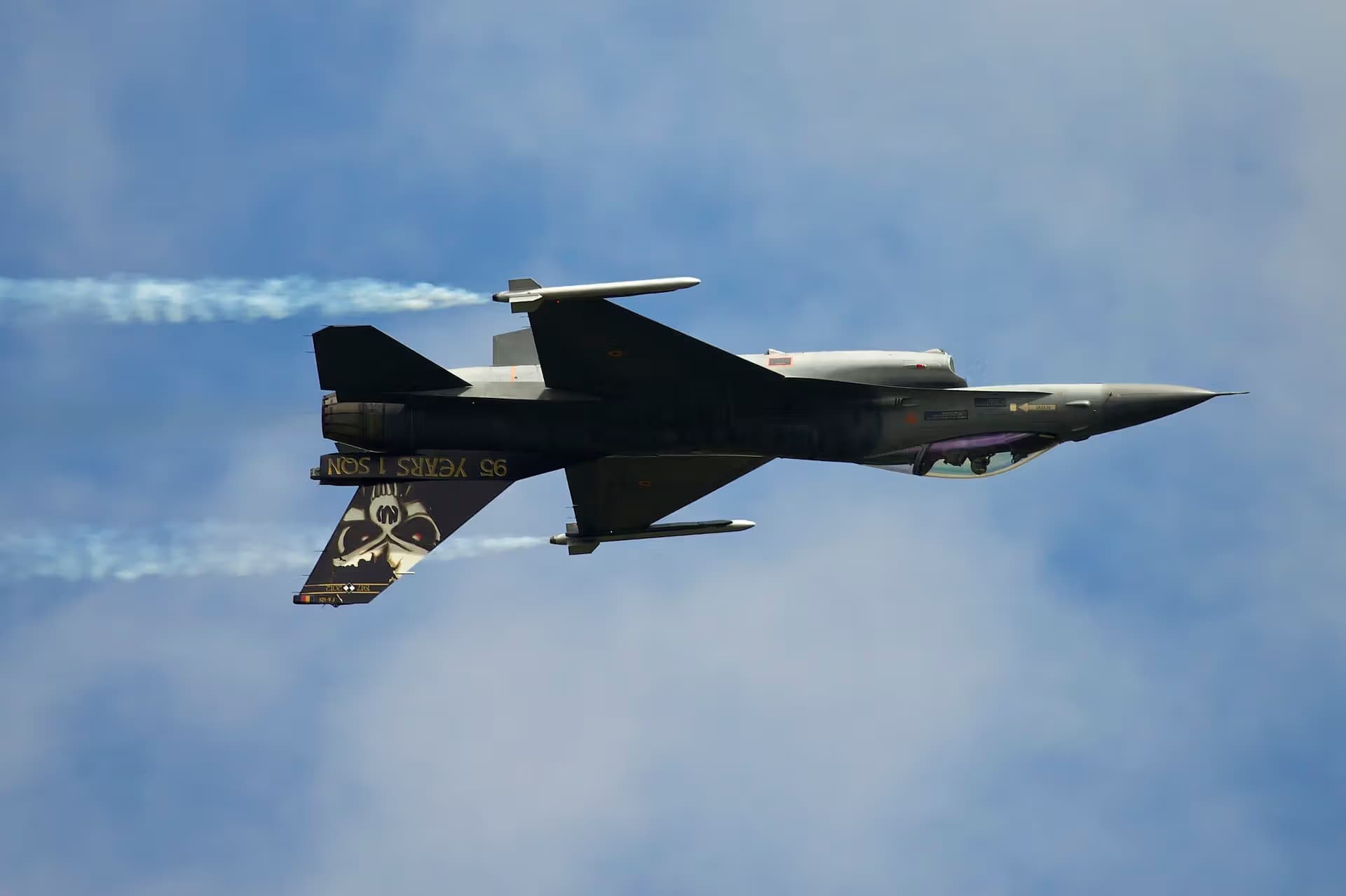 Unidentified — Single-engine aircraft