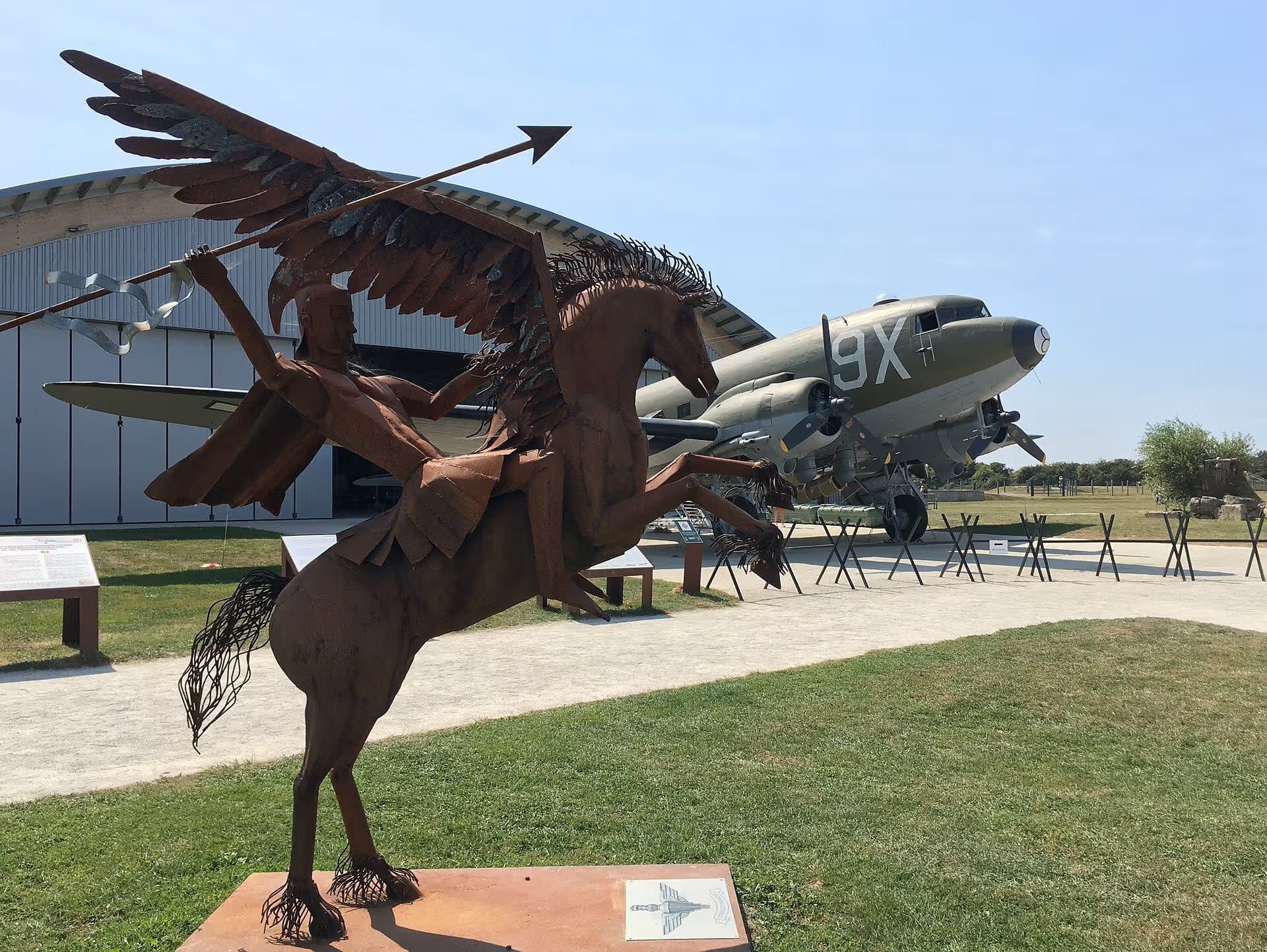 Unidentified — Twin-engine aircraft