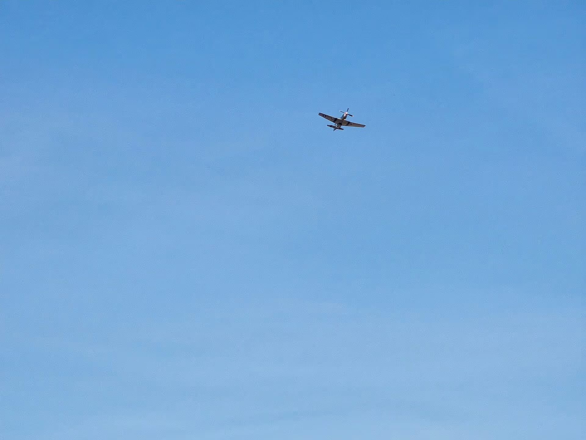 Unidentified — Single-engine aircraft
