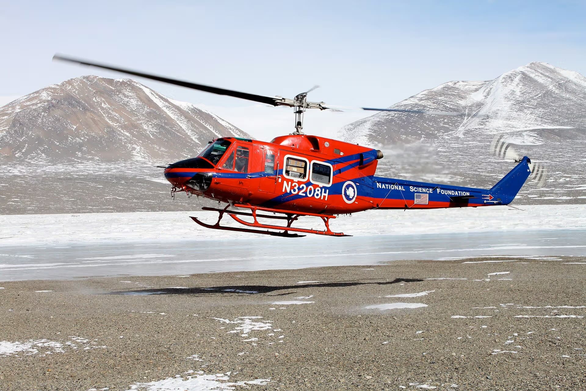 N3208H — Helicopter