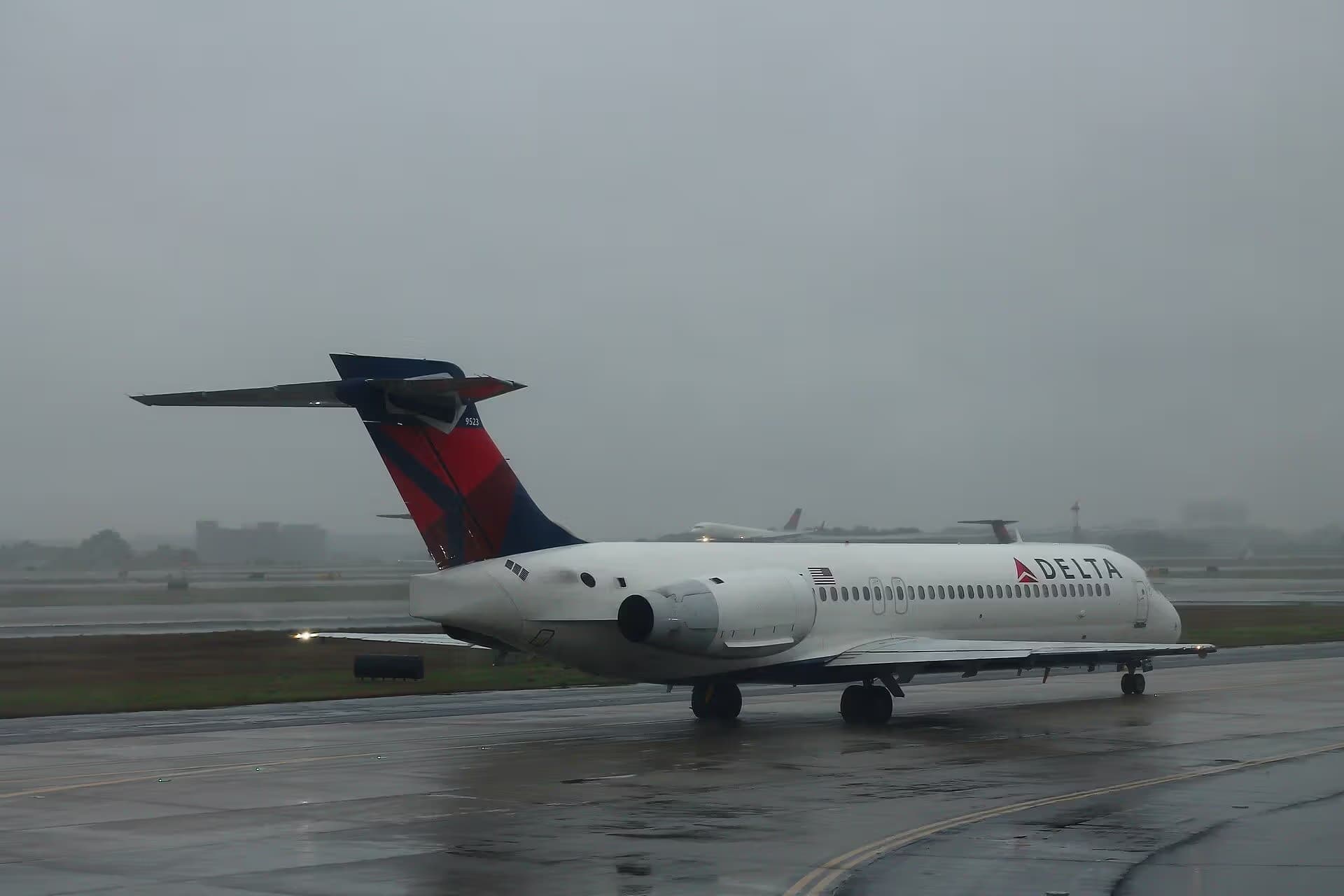 N964AT — Twin-engine aircraft