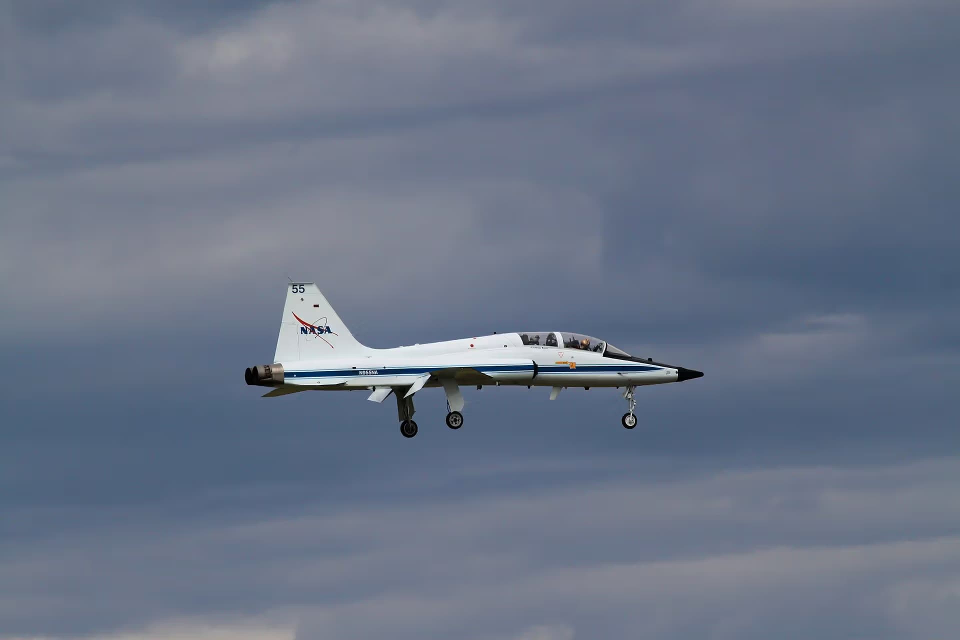N955NA — Twin-engine aircraft
