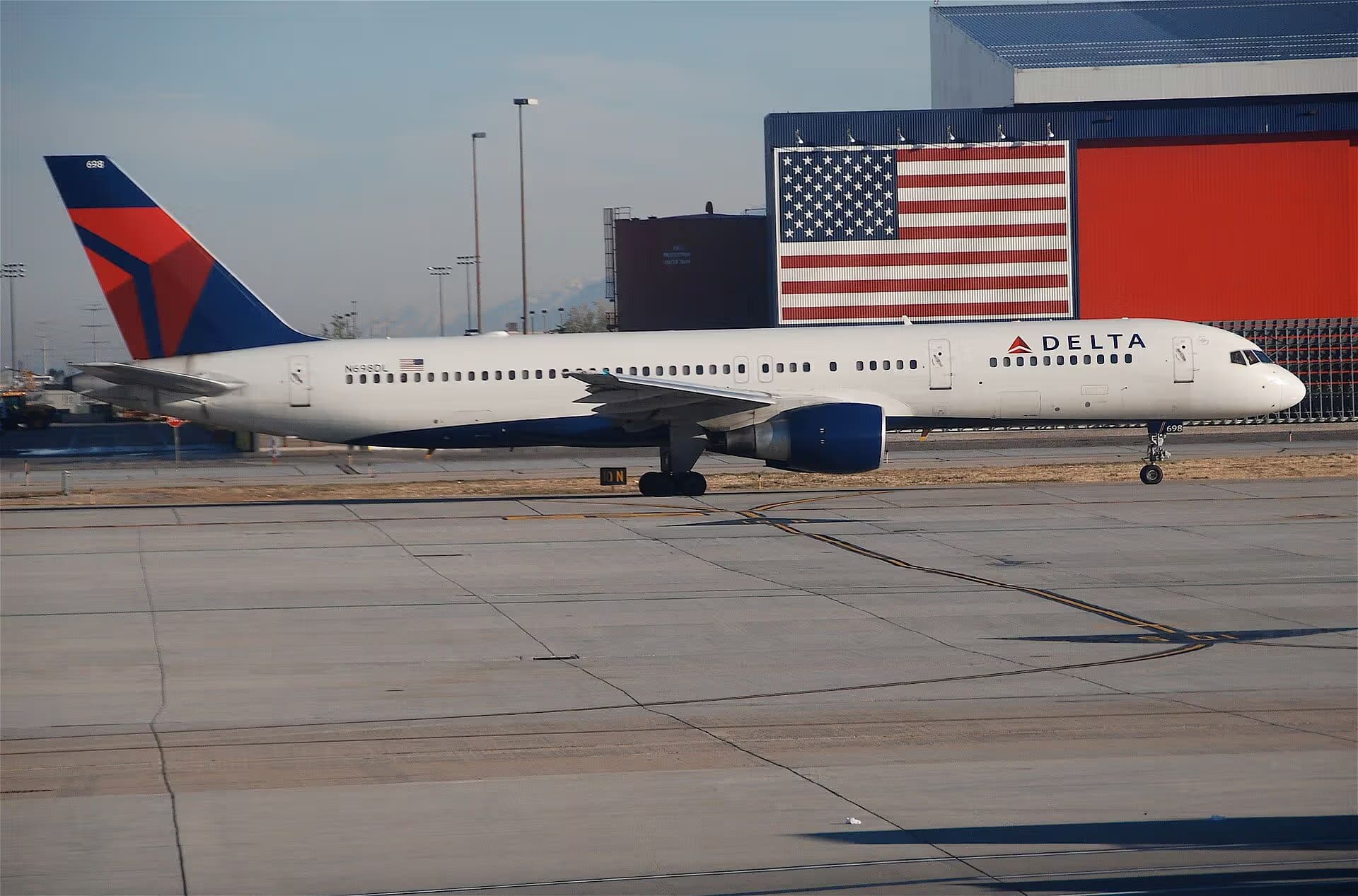 N698DL — Boeing