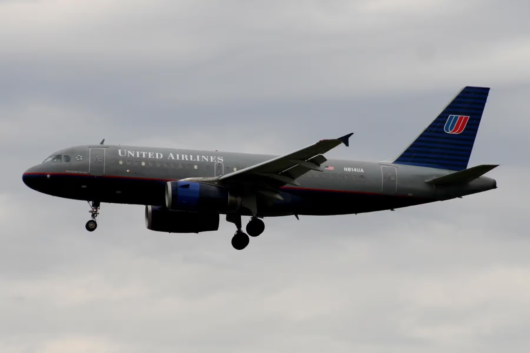 N814UA — Twin-engine aircraft